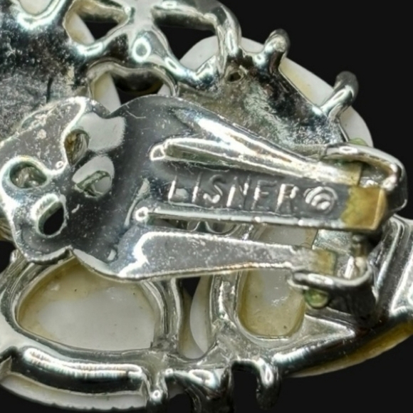 LISNER Vintage silver tone white lucite clear rhinestone shell Clip On earrings - Picture 7 of 9